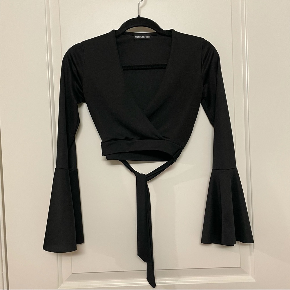PrettyLittleThing Long Sleeve Crop